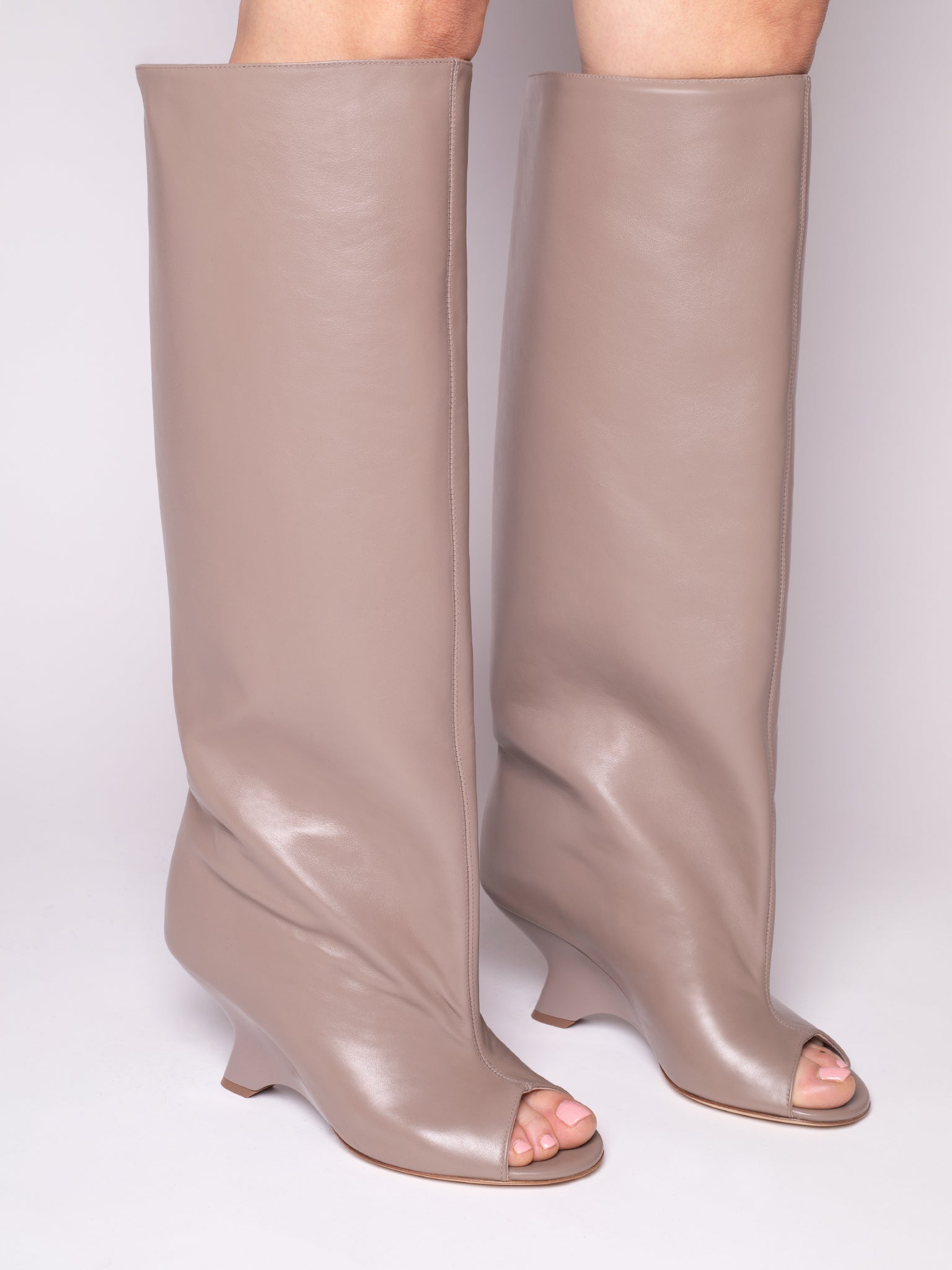 NINETTE CALF LEATHER IN TAUPE